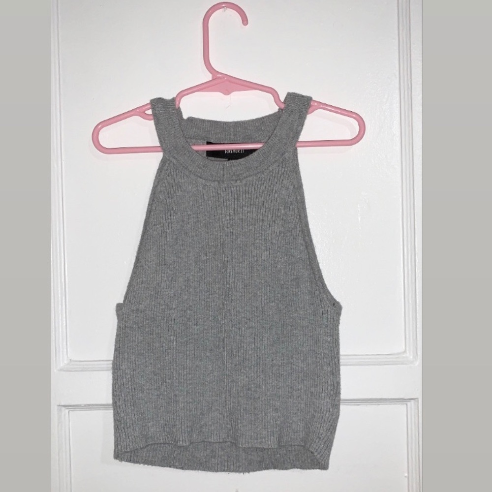 grey tank top